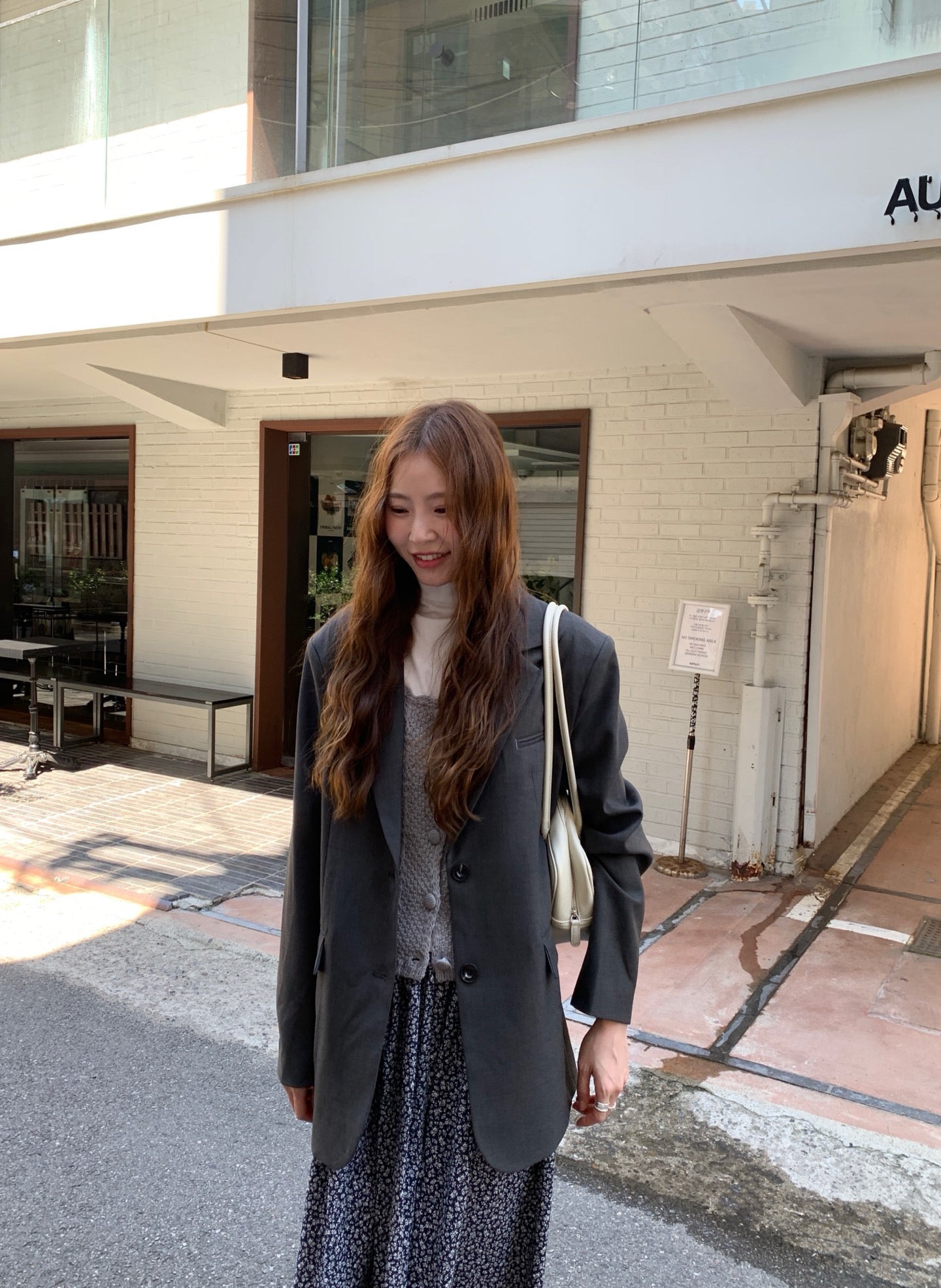 // 細節感滿滿撞色內裡西裝外套