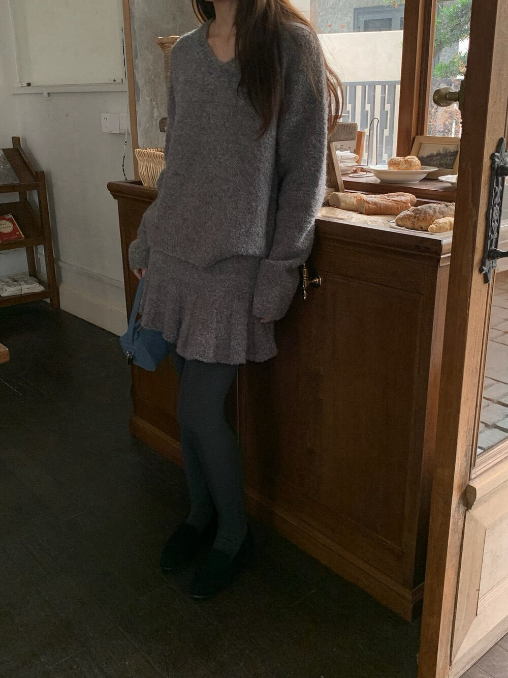 // 慵懶感V領毛衣+荷葉腳短裙套裝