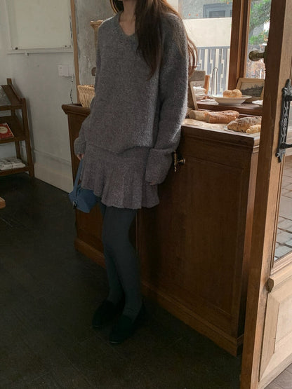// 慵懶感V領毛衣+荷葉腳短裙套裝