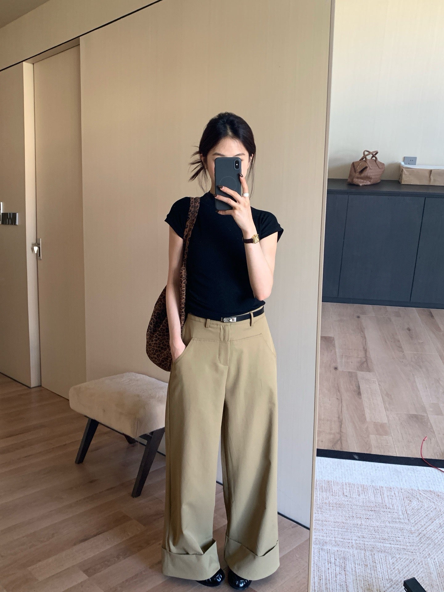 // 氣質連腰帶反褶腳闊褲