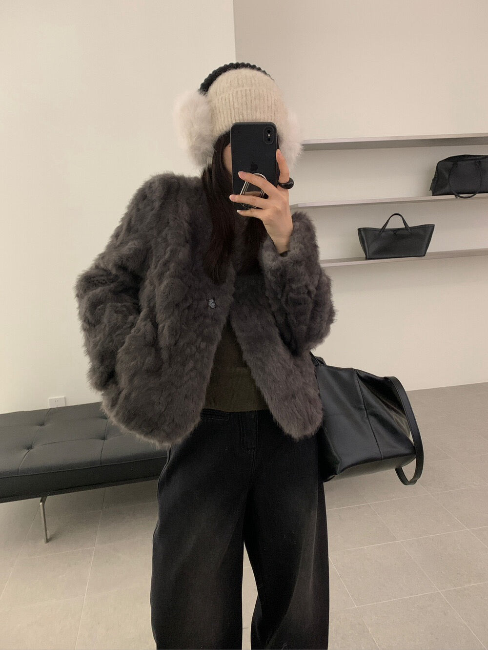 // 高級感皮毛一體V領毛毛外套