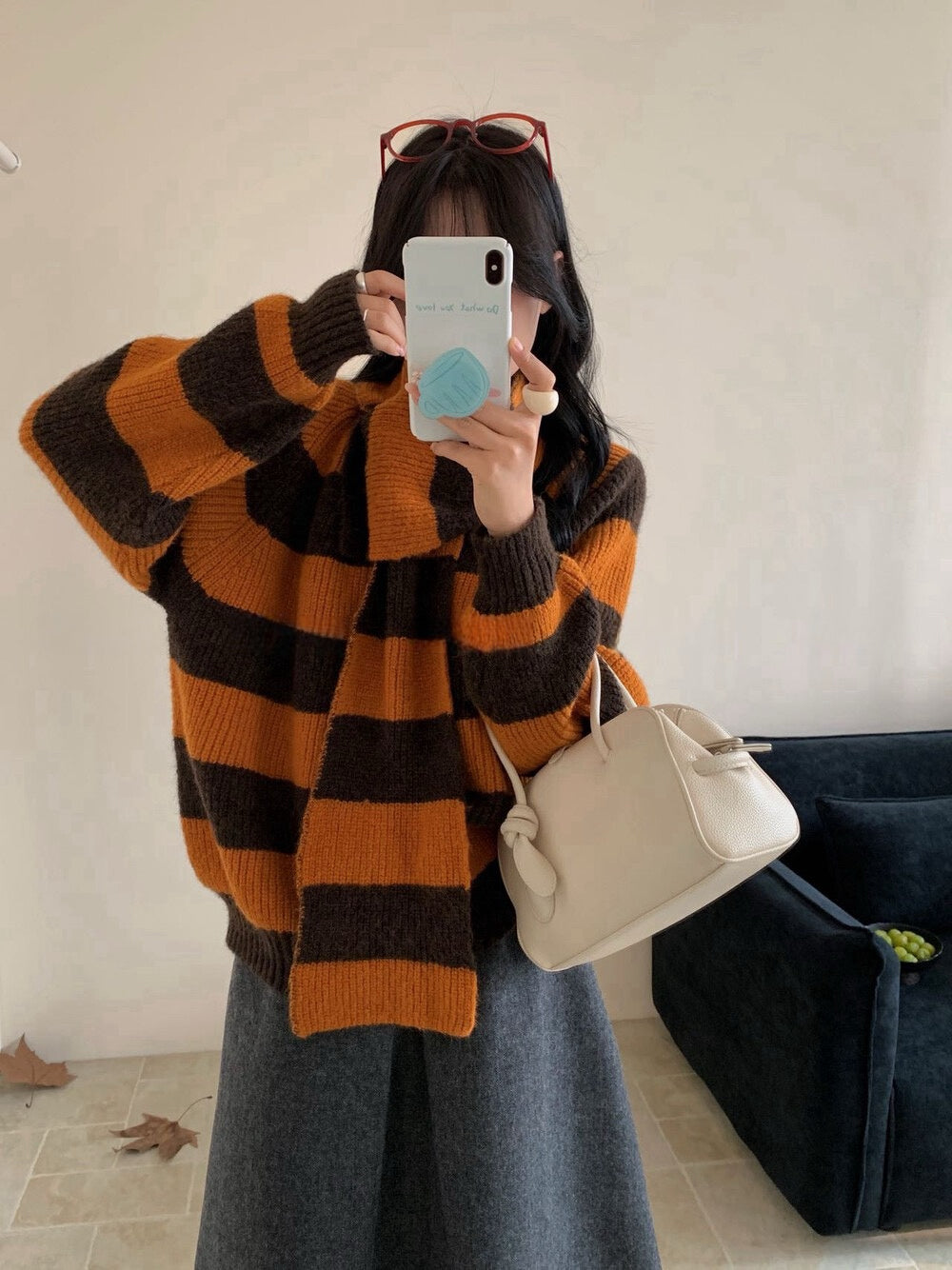 // 連可拆頸巾粗間條鈕扣V領毛衣