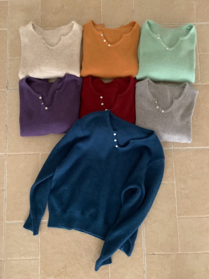 // 50%raccoon+30%cashmere超親膚小V領鈕扣NT