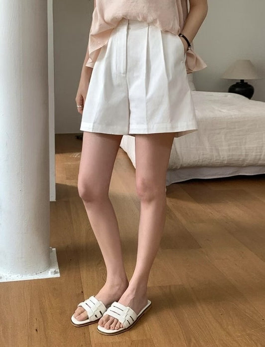 // 壓褶闊褲腳挺棉短褲