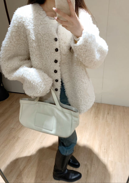 // 經典V領毛毛外套