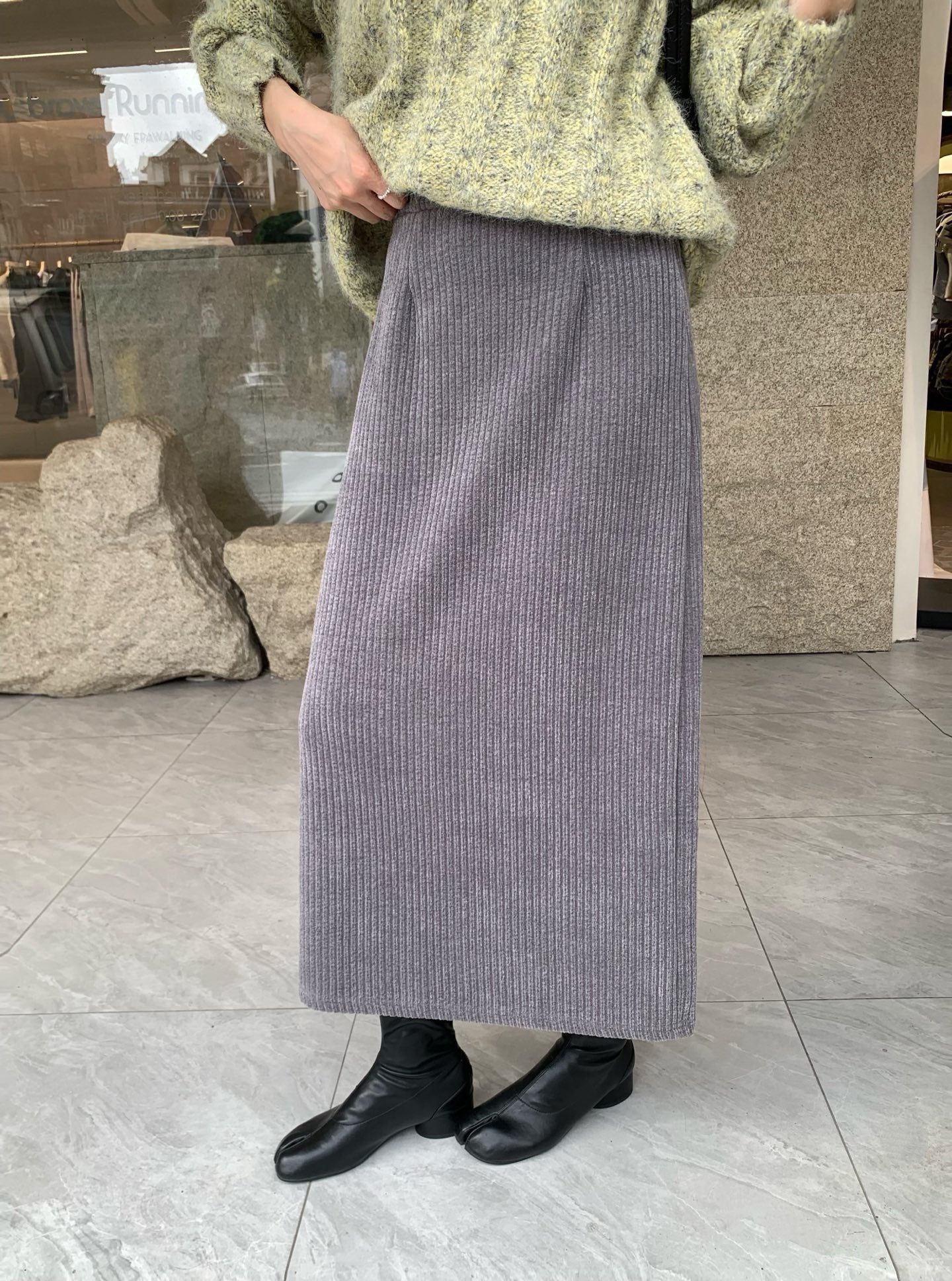 // 復古簡約直紋燈芯絨後開叉中裙