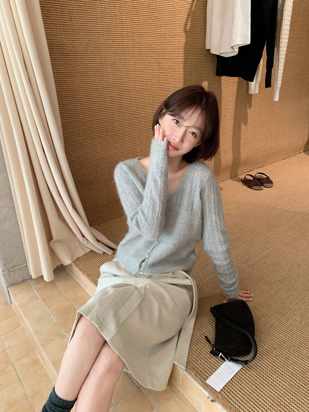 C84 / 超美鏤空織紋V領針織外套(33%羊毛)