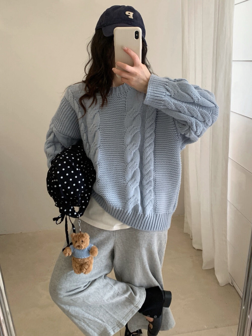 // 粗麻花圓領寬鬆毛衣