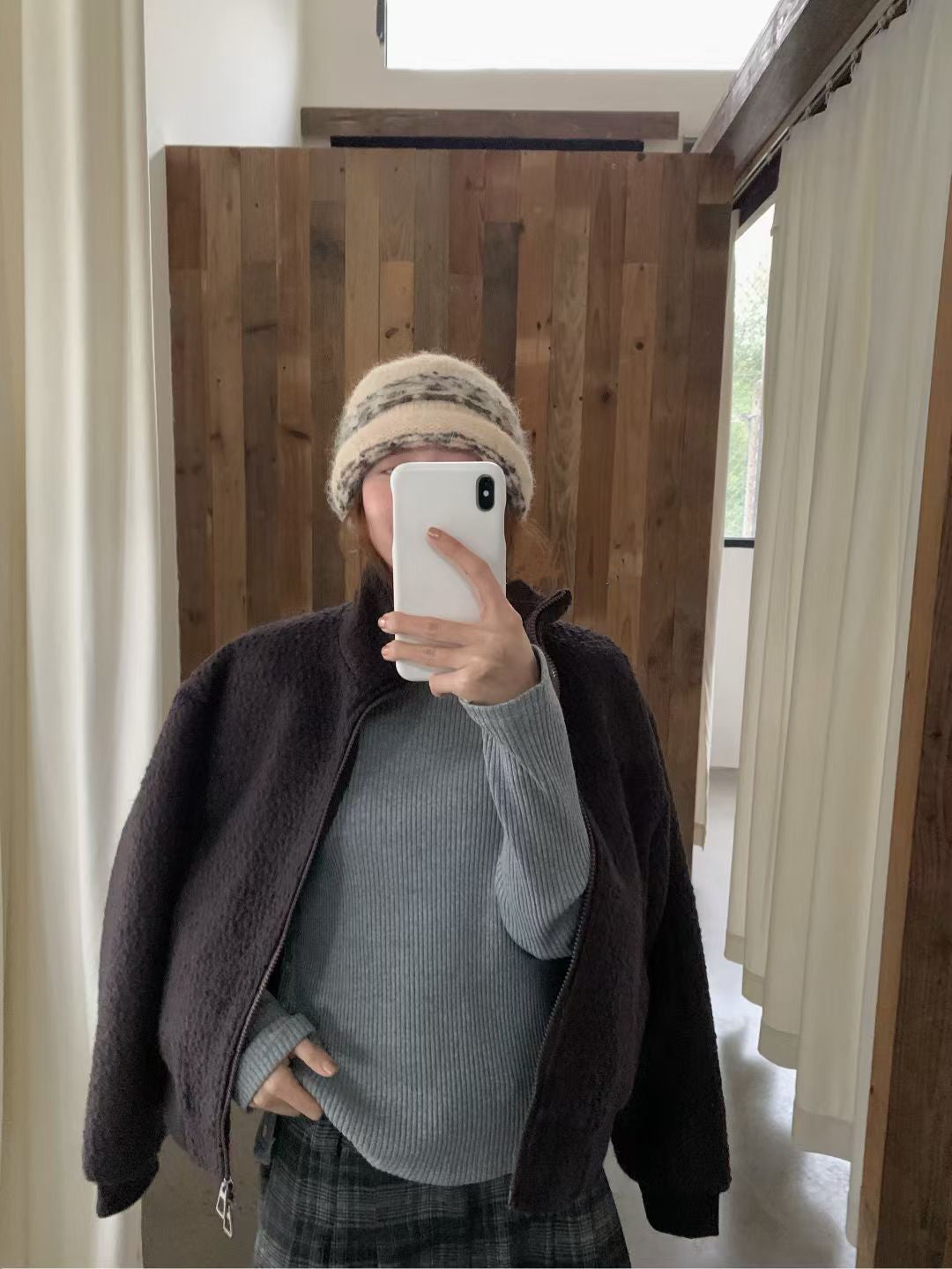 // 超顯瘦直坑紋側開鈕TEE