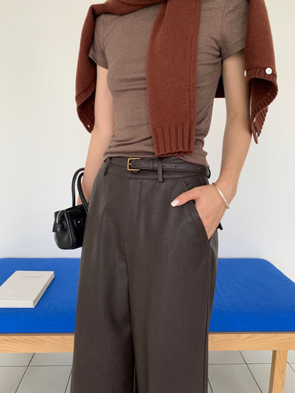 // 復古感超顯瘦連腰帶皮褲