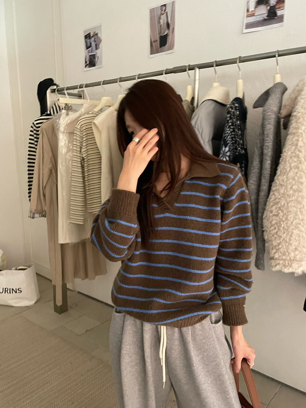 // 復古配色小V翻領間條毛衣