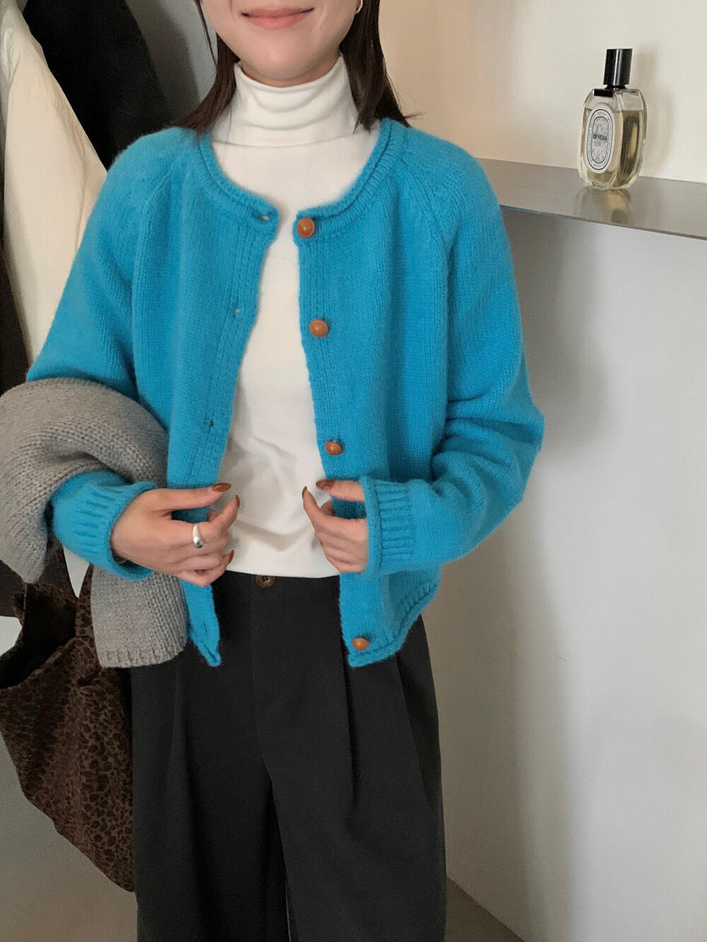 // 質感木質鈕扣落肩CD