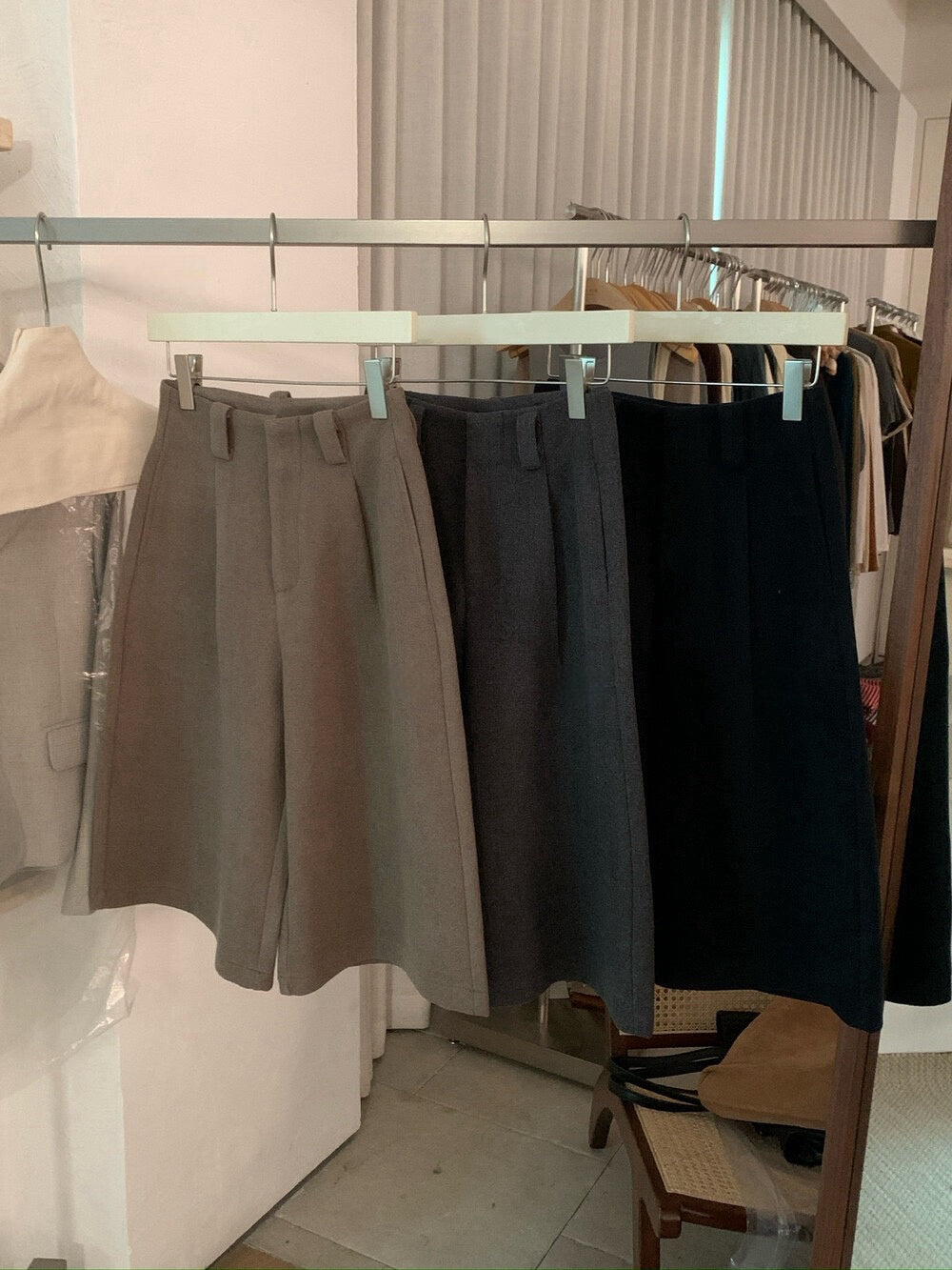 // 高腰款壓褶七分毛呢褲