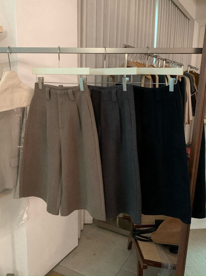 // 高腰款壓褶七分毛呢褲