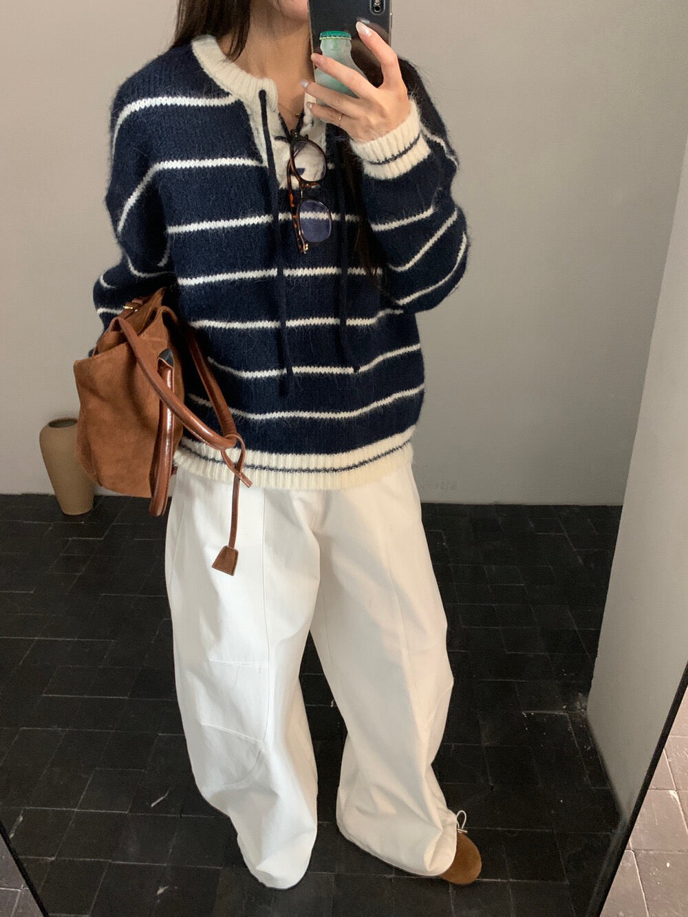 // 撞色綁帶領口間條毛衣