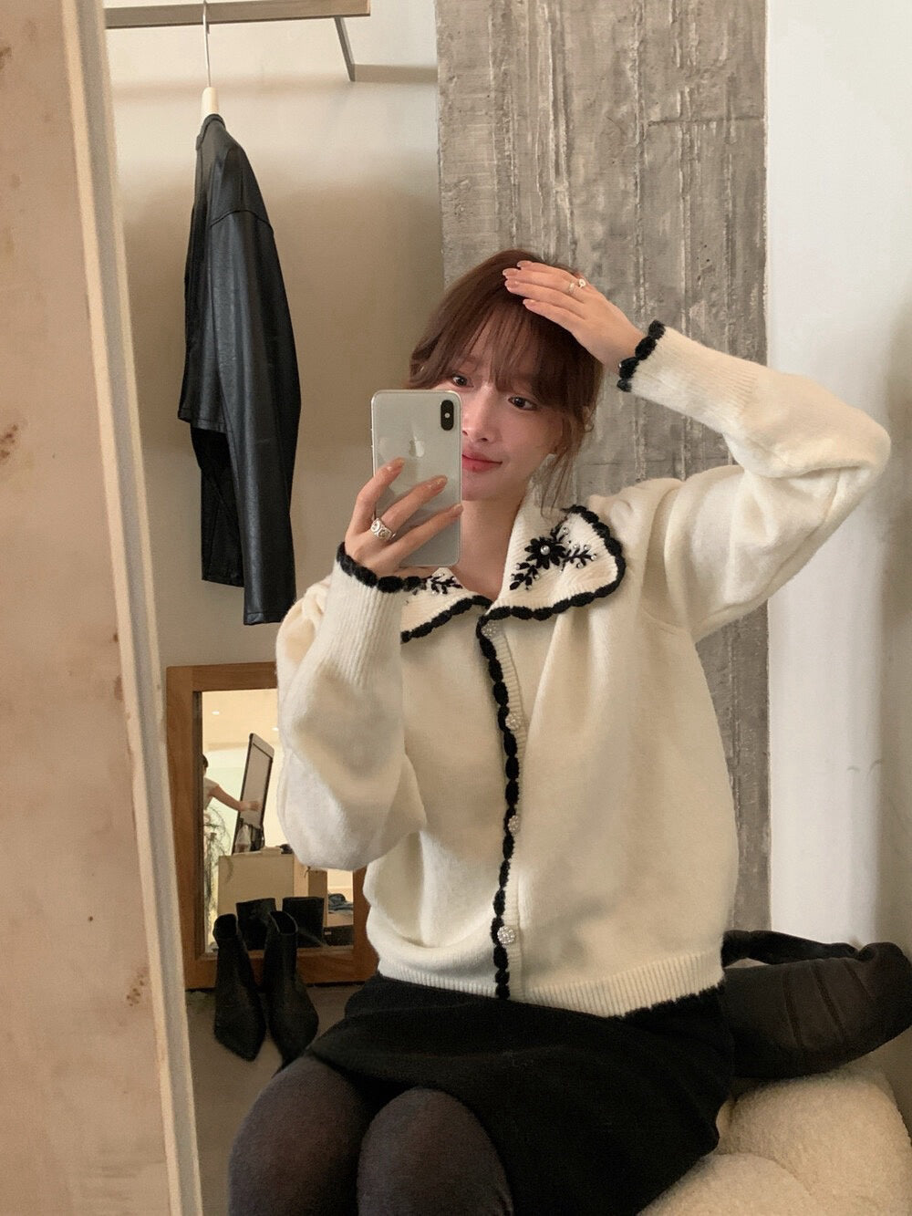 // 撞色包邊+刺繡花翻領珍珠鈕CD