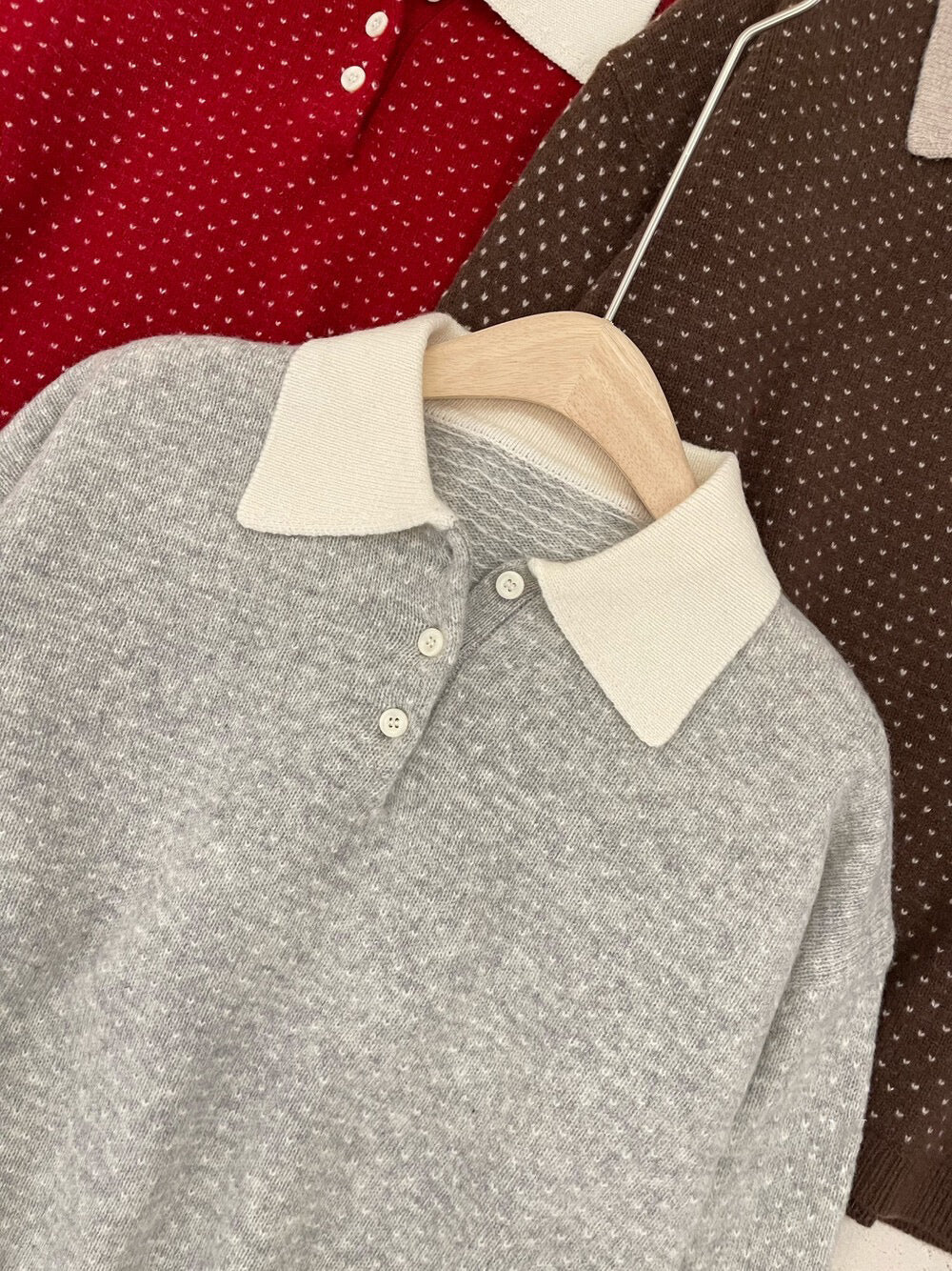 // 100%綿羊毛小心心點點撞色翻領NT