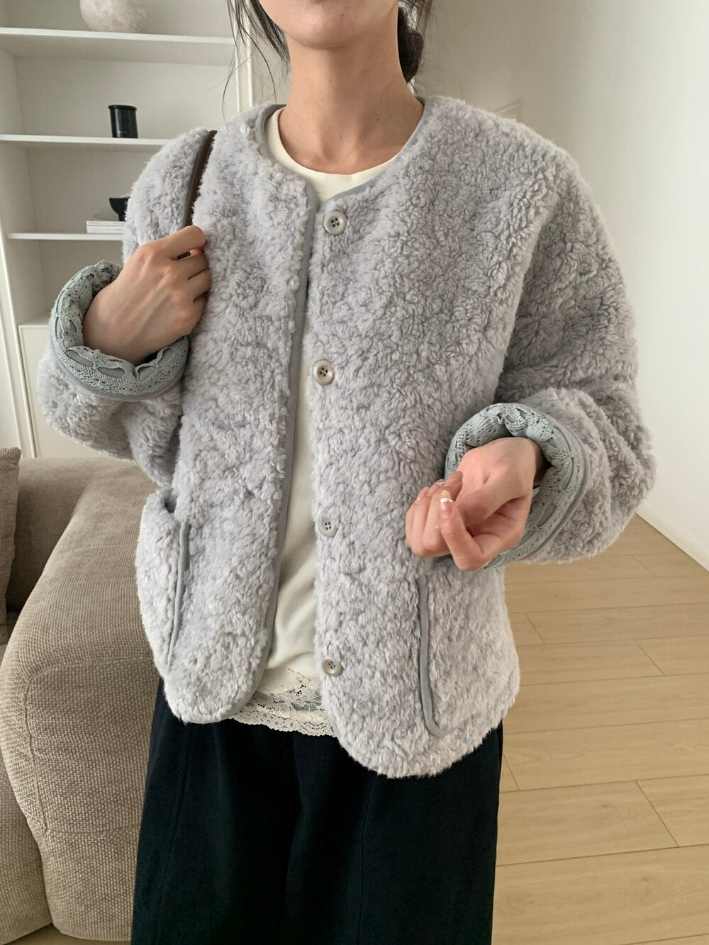 // 袖口翻邊拼lace包邊毛毛外套