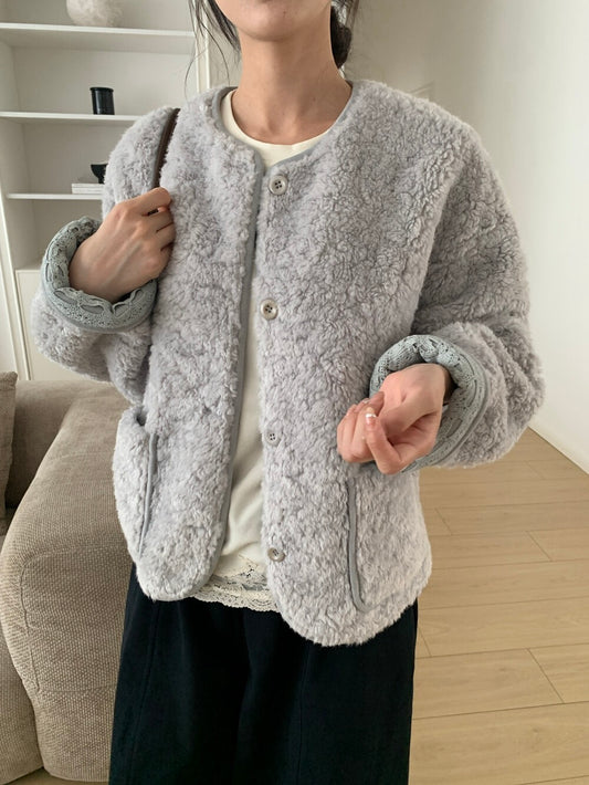 // 袖口翻邊拼lace包邊毛毛外套