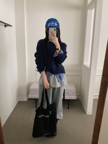 // 麻花邊領口菱格patterns毛衣