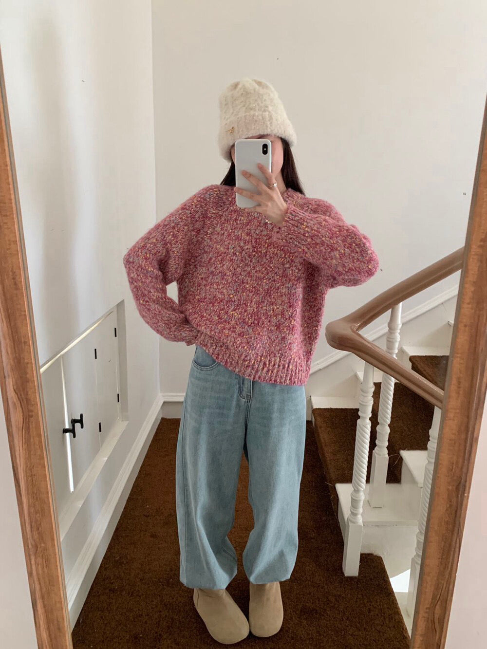 // 一眼看中的彩線圓領毛衣