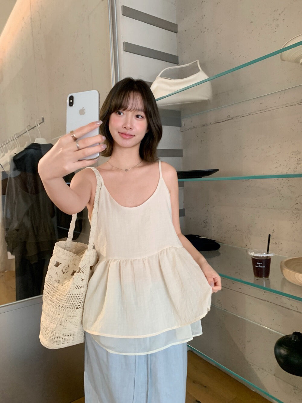 // 肌理感拼接紗腳吊帶上衣