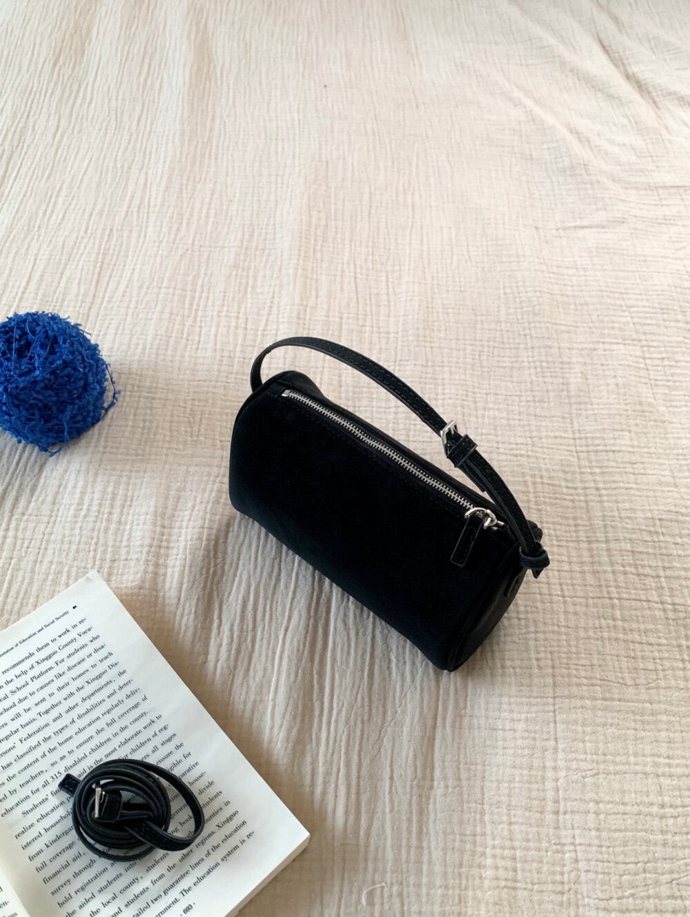 Nov. Part 3贈品🌟滿額$1200送簡約猄皮絨圓筒袋￼