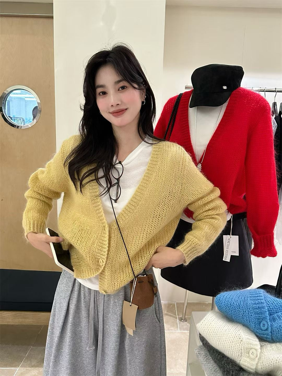 // 柔光馬海毛深V領CD