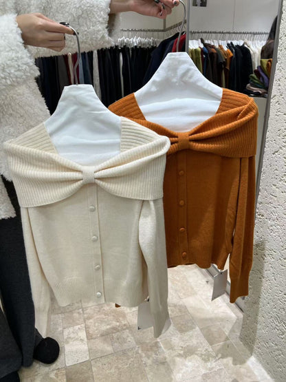 // 57%wool蝴蝶結一字領排扣NT