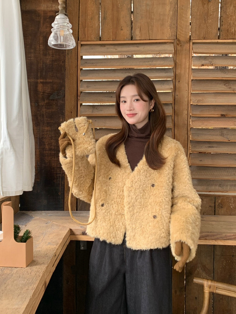 // V領雙排扣毛毛皮毛一體外套(連袋仔)