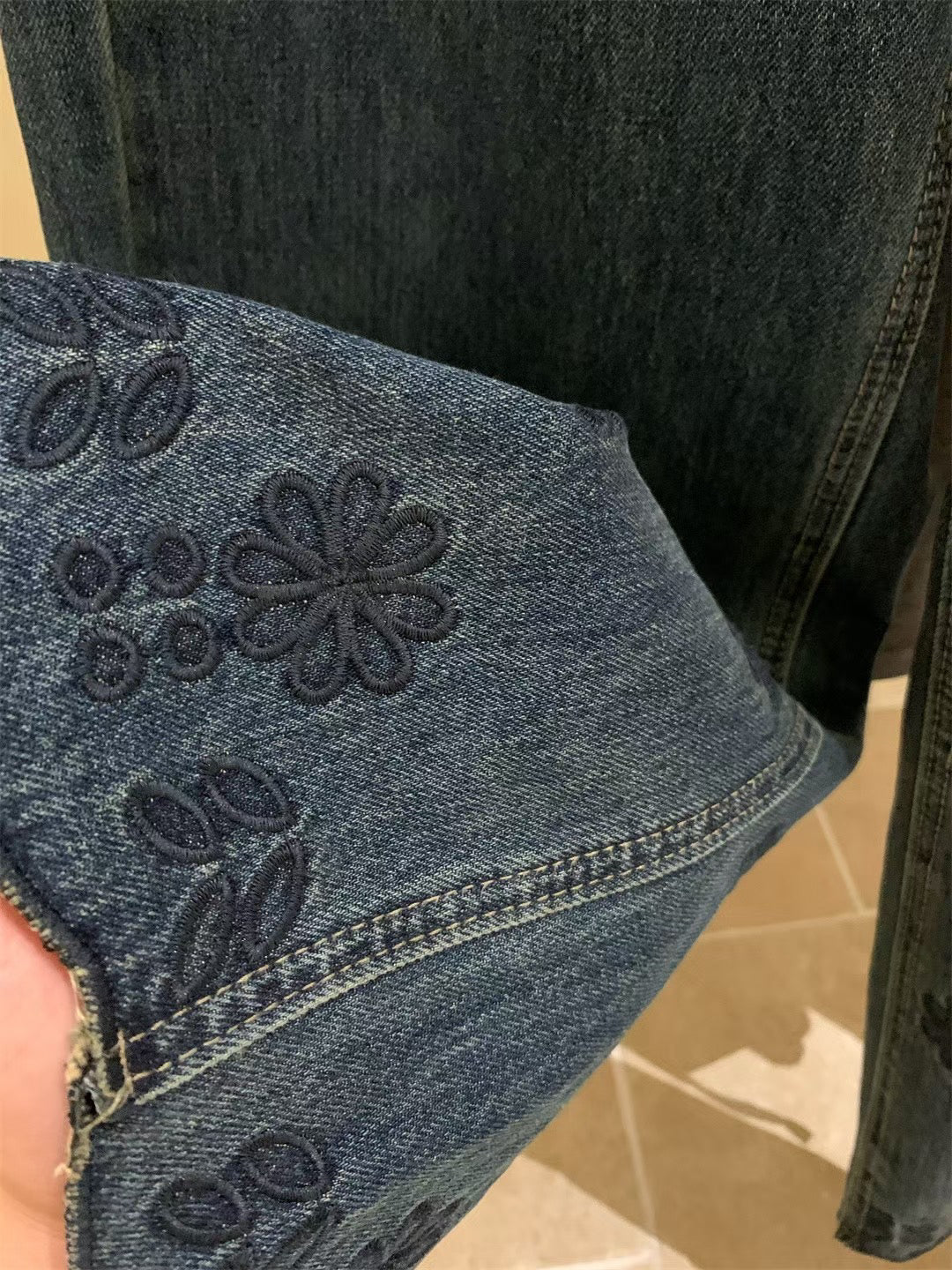 // 精緻刺繡花花褲腳牛仔褲
