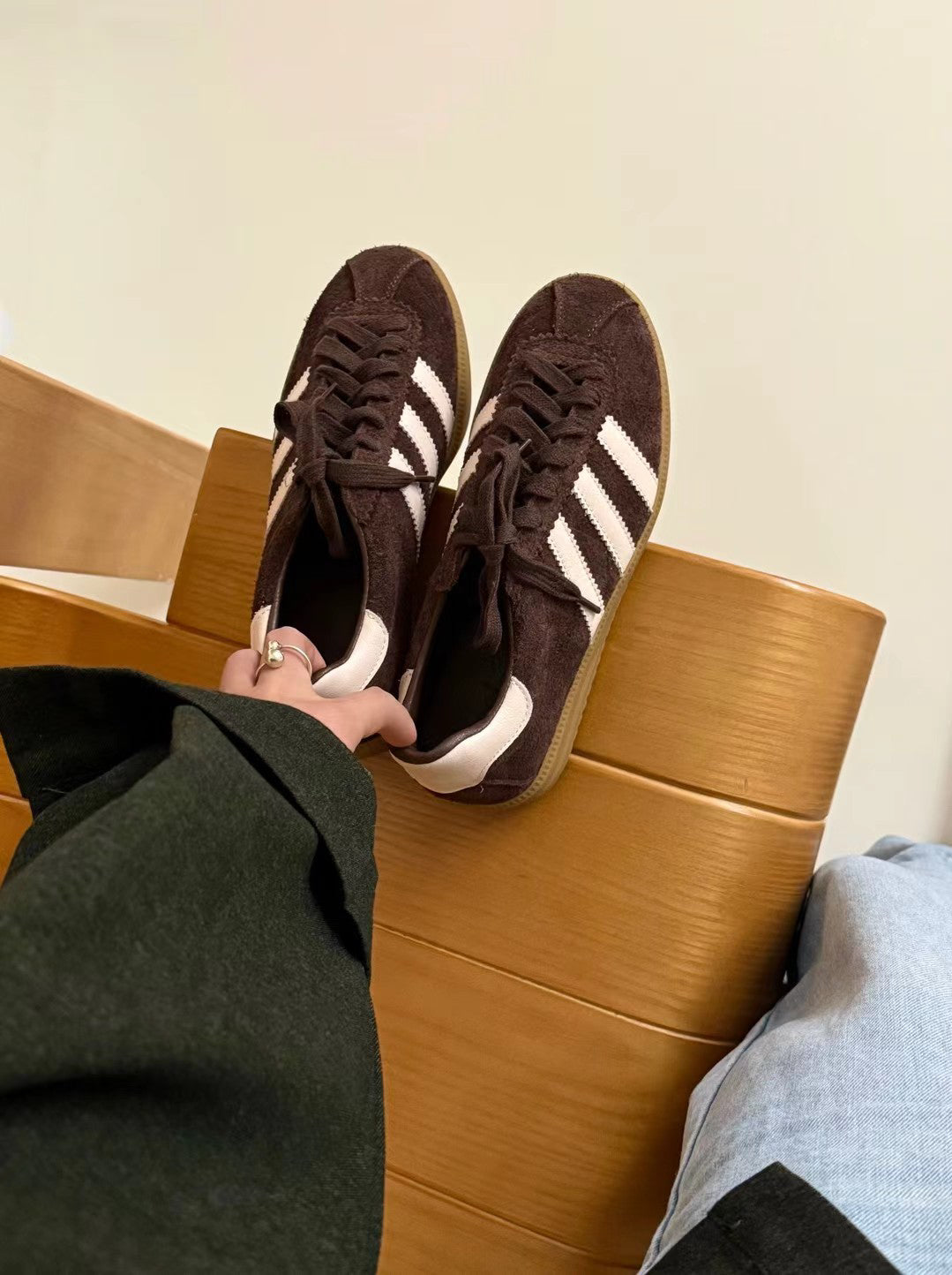 // 復古配色真皮平底運動鞋