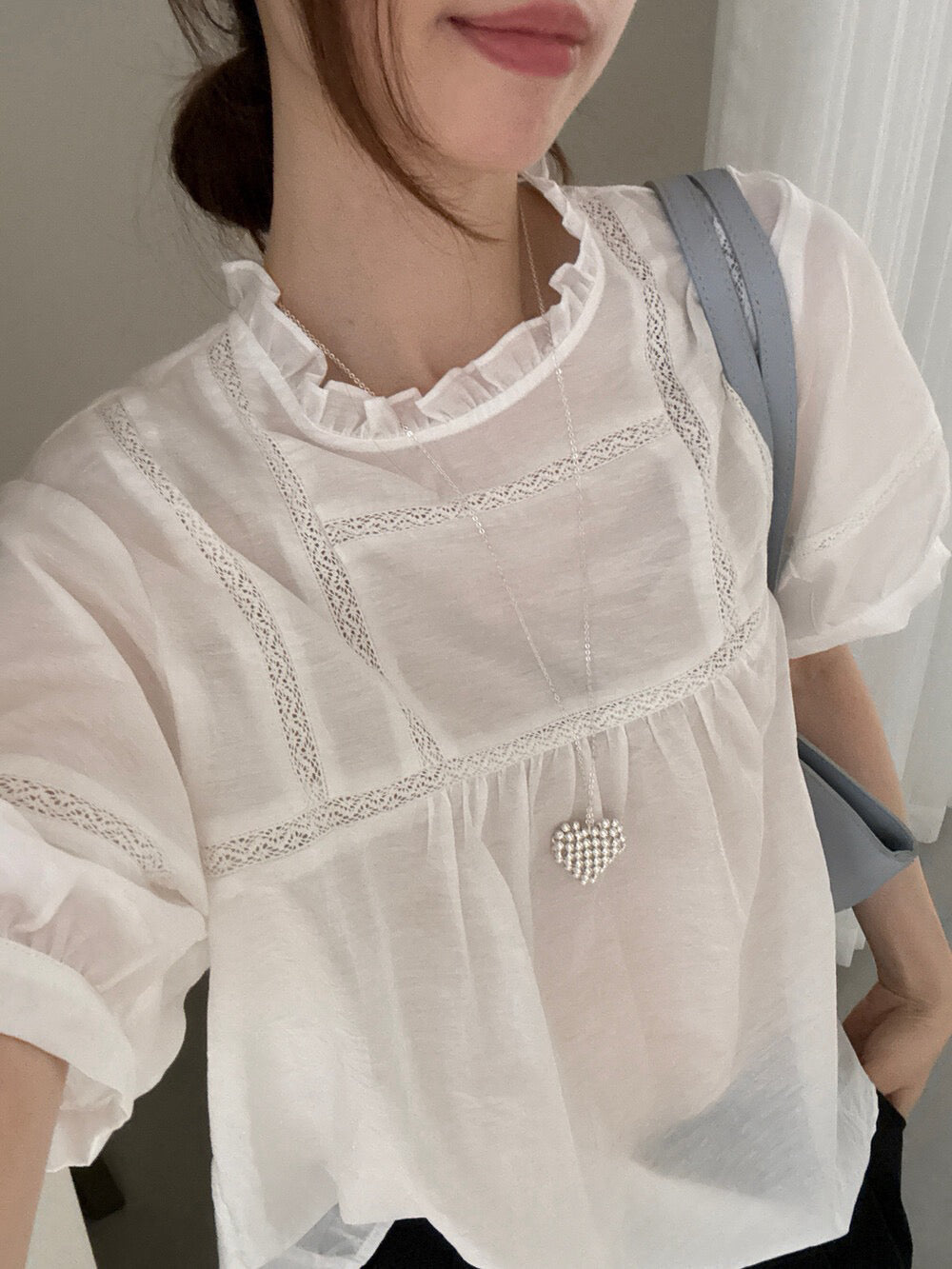 // 浪漫刺繡花邊小立領泡泡袖BL