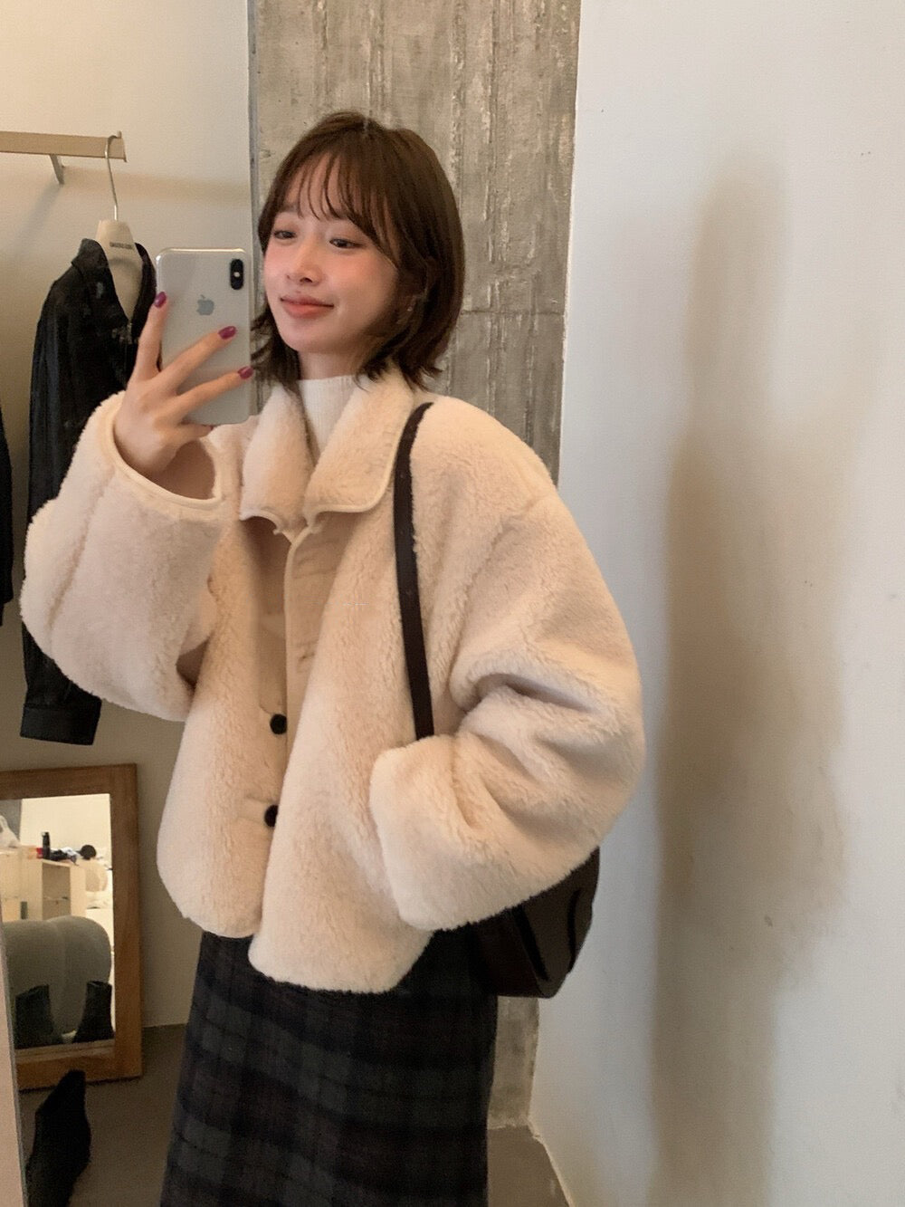 // 100%羊毛翻領毛茸茸外套