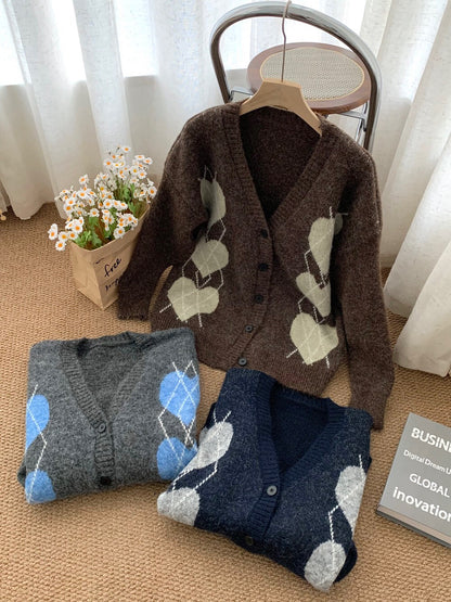 // 6%羊毛復古心心菱格V領CD