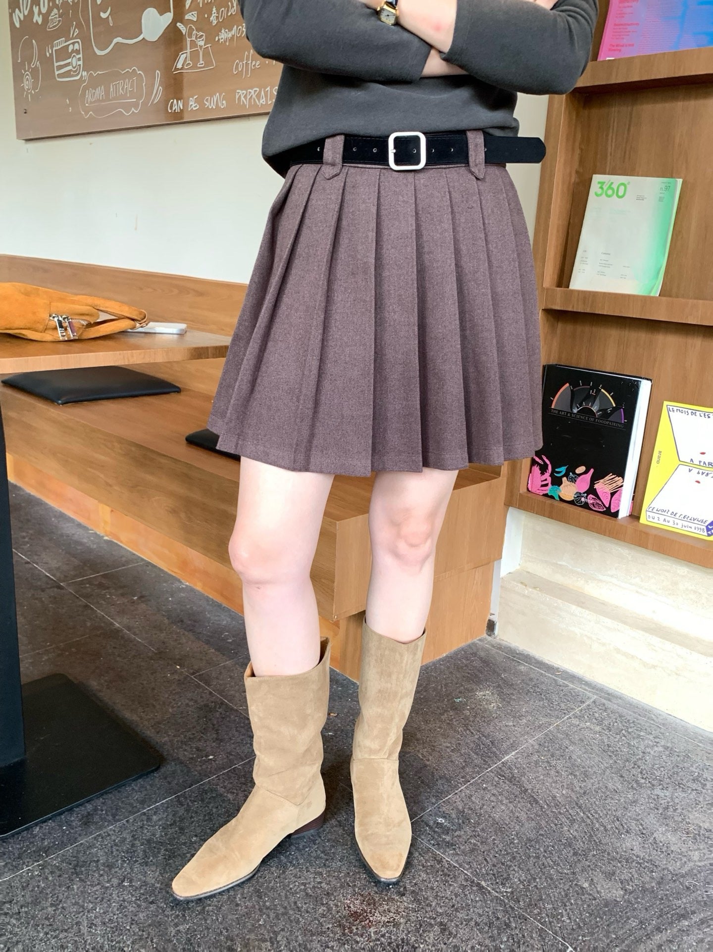 // 連腰帶毛呢料百褶短裙