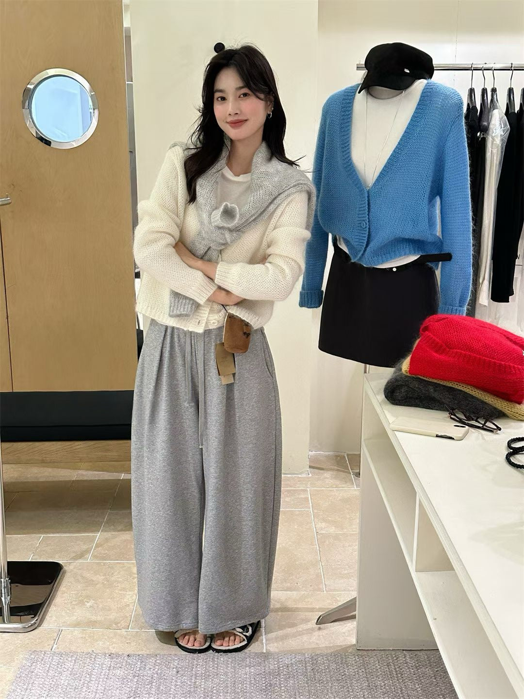 // 柔光馬海毛深V領CD