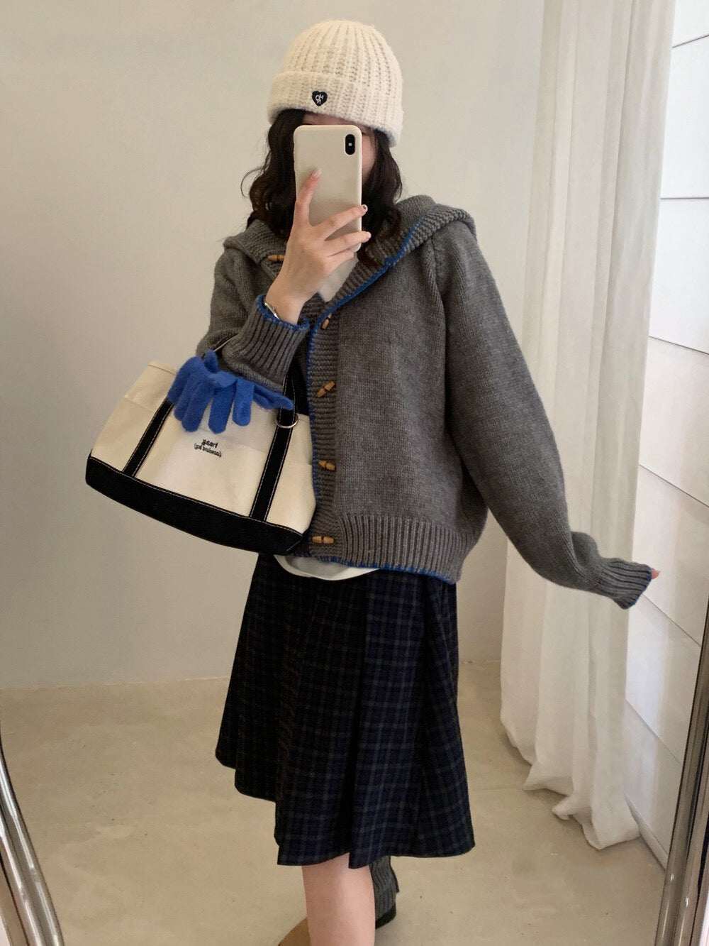 // 設計感撞色縫線包邊牛角鈕連帽CD