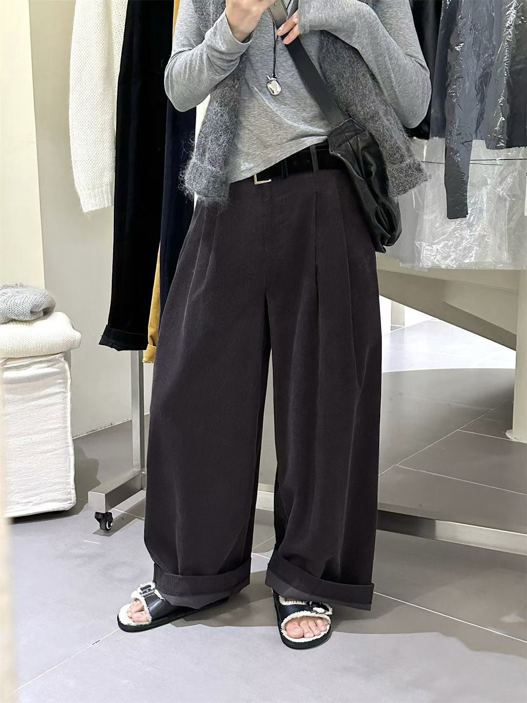 // 連絨面腰帶壓褶燈芯絨褲