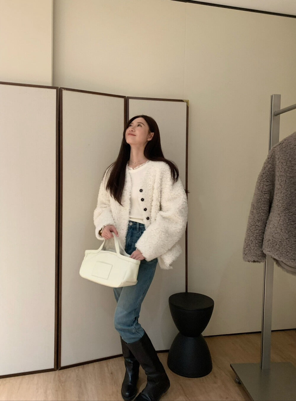 // 經典V領毛毛外套