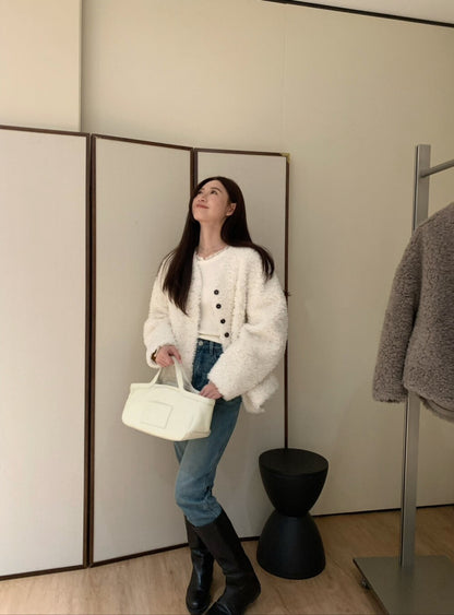 // 經典V領毛毛外套