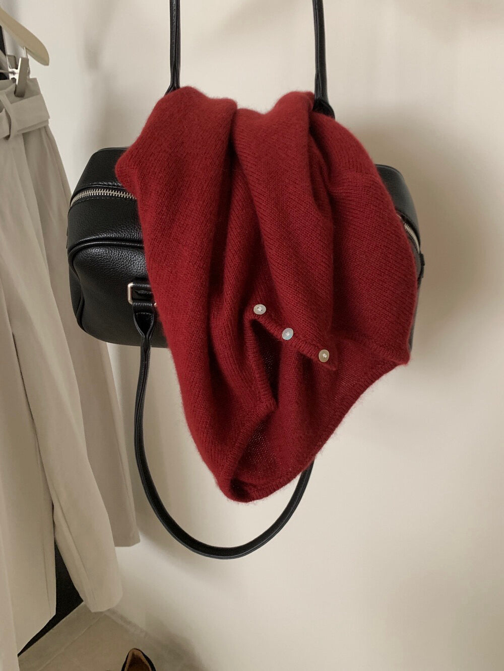 // 50%raccoon+30%cashmere超親膚小V領鈕扣NT