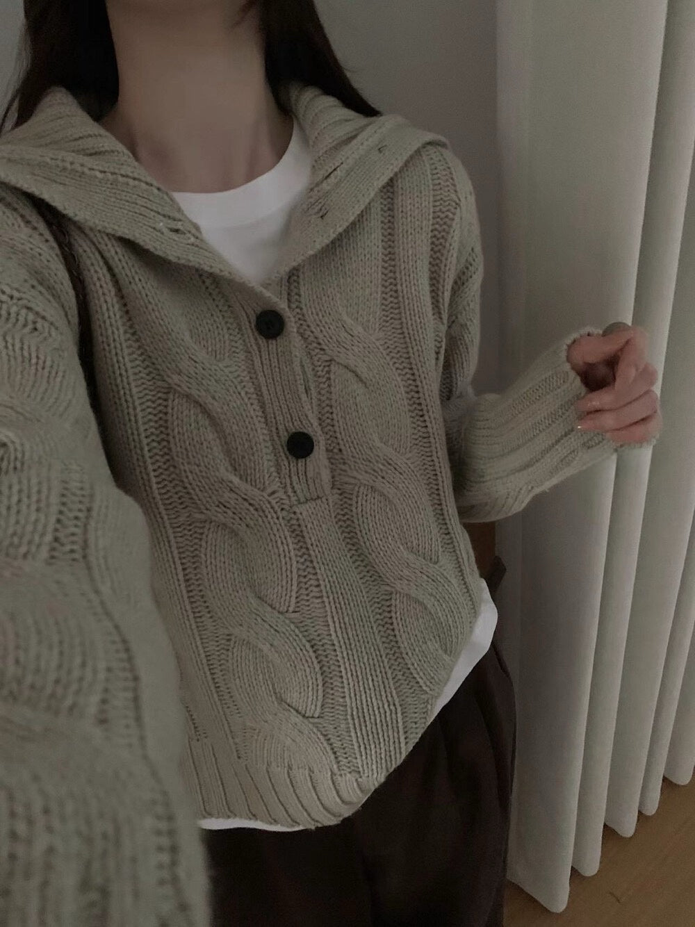 // 30%羊毛可立領鈕扣麻花毛衣