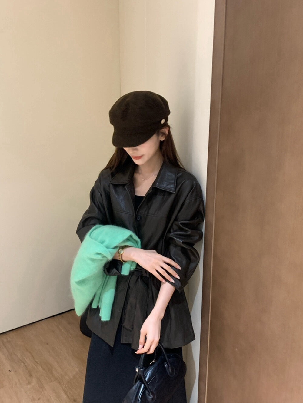 // 超軟復古翻領中長腰帶皮外套