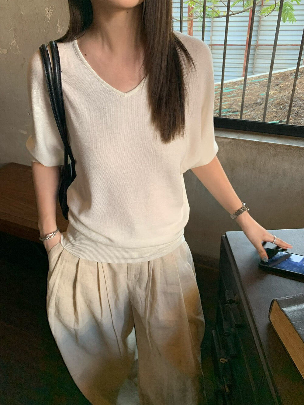 🖊️ 知性風蝙蝠袖麻混紡V領針織上衣