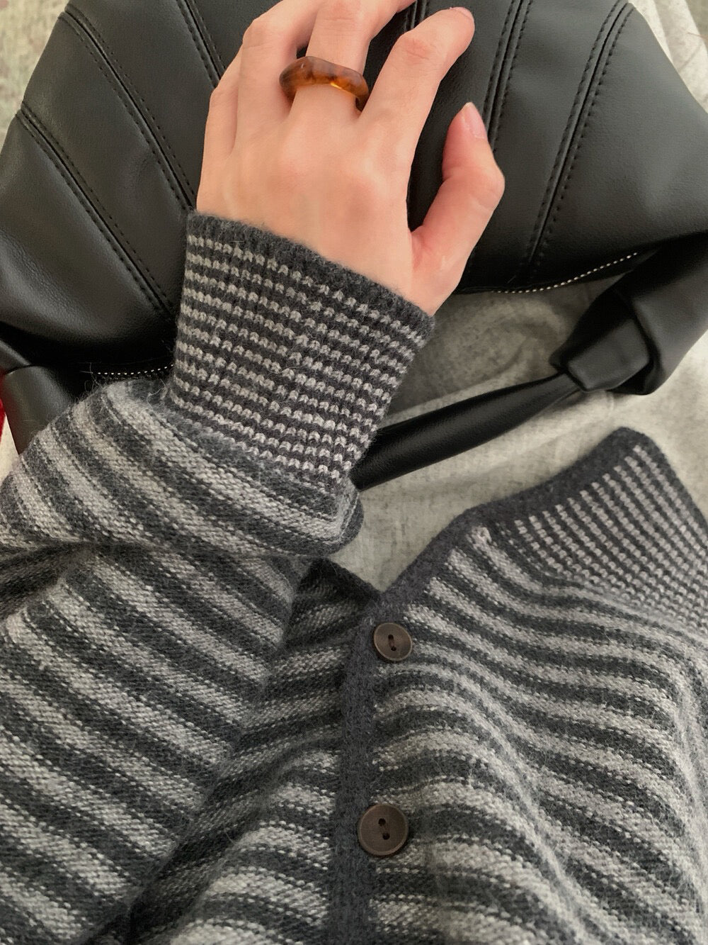 // 30%raccoon拼粗幼間條可立領CD