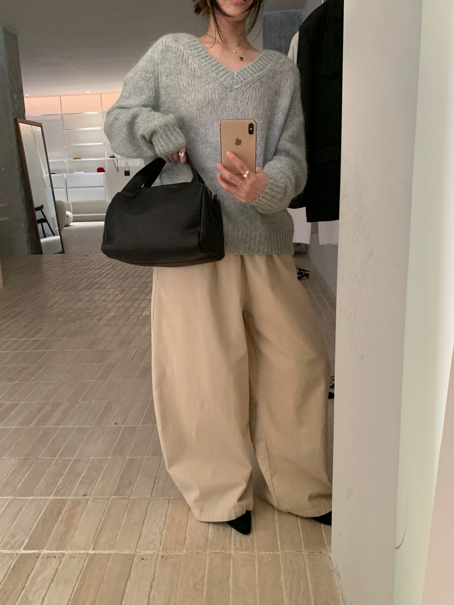 // 慵懶感滿滿V領針織毛衣