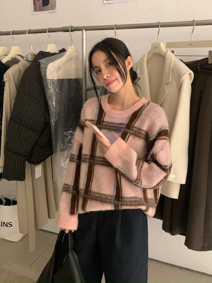 // 慵懶拉絨撞色格紋毛衣