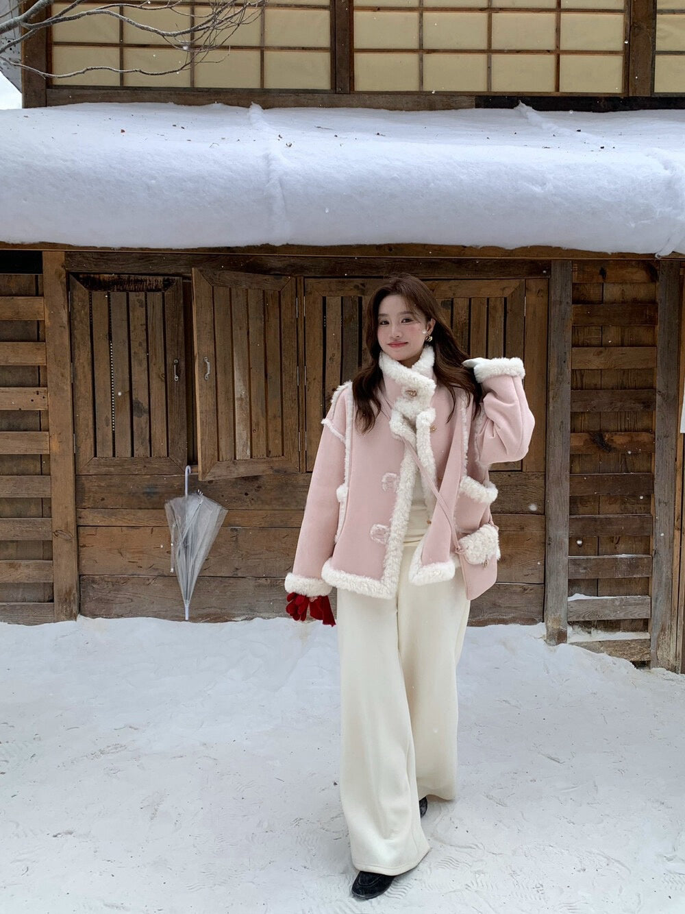 // 皮毛一體麂皮絨牛角鈕外套(連袋仔)