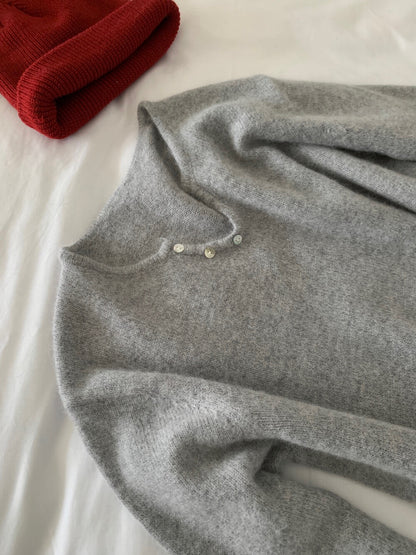 // 50%raccoon+30%cashmere超親膚小V領鈕扣NT